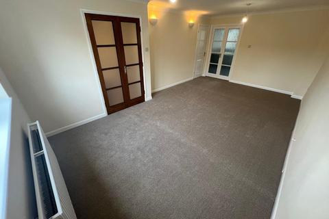 3 bedroom terraced house to rent, Ambleside Gardens, Peterborough PE4