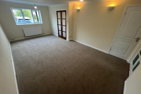 3 bedroom terraced house to rent, Ambleside Gardens, Peterborough PE4