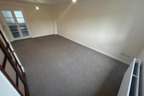 3 bedroom terraced house to rent, Ambleside Gardens, Peterborough PE4