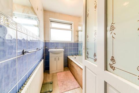 126 Chestnut Grove, Mitcham, CR4 1RB