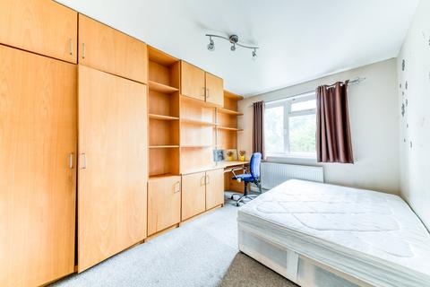 126 Chestnut Grove, Mitcham, CR4 1RB