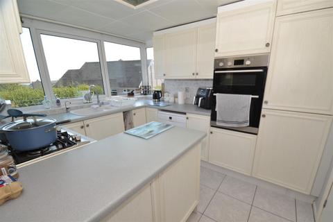 3 bedroom semi-detached house for sale, Lytham Drive, Queensbury