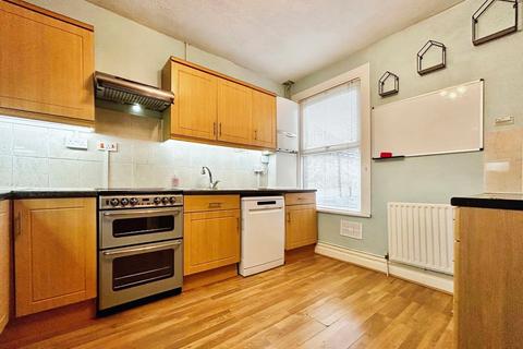 1 bedroom maisonette to rent, London Road, Colnbrook SL3