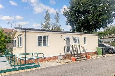 2 bedroom park home for sale, Oak Drive, Broadway Park, Petersfield, Hampshire