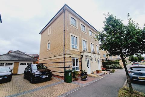 4 bedroom townhouse to rent, Kings Reach, Slough SL3