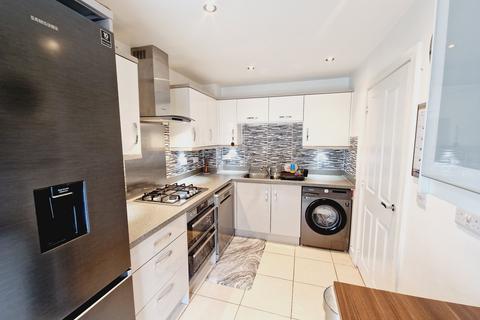 4 bedroom townhouse to rent, Kings Reach, Slough SL3