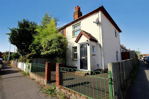 3 bedroom house to rent, Albert Road, Burnham-On-Crouch