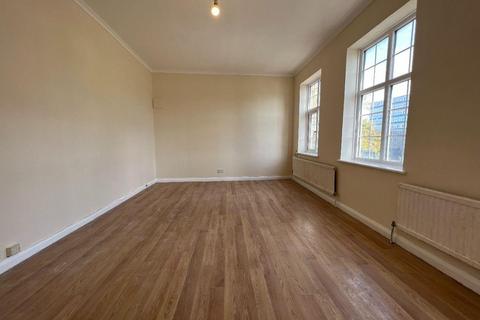 2 bedroom flat to rent, Tolworth Broadway, Tolworth, KT6