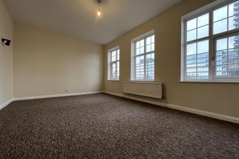 2 bedroom flat to rent, Tolworth Broadway, Tolworth, KT6