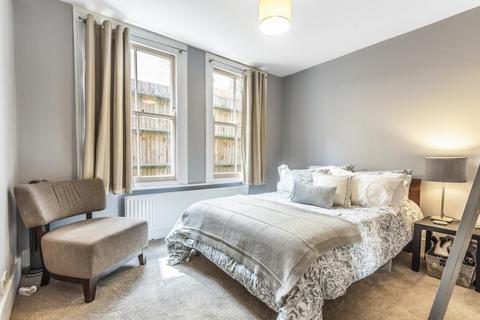 3 bedroom maisonette for sale, Barnard Road, Battersea, London