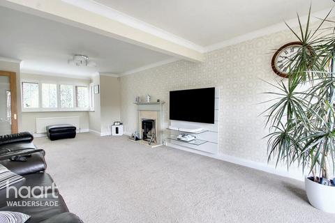 2 Barling Close, Chatham, ME5 9RL