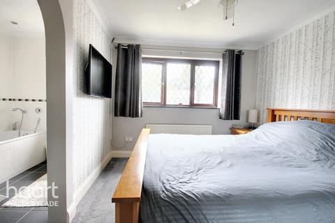 2 Barling Close, Chatham, ME5 9RL