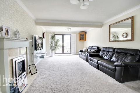 2 Barling Close, Chatham, ME5 9RL