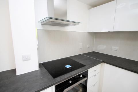 3 bedroom terraced house to rent, Hamilton Drive, Romford RM3