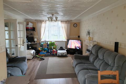 3 bedroom end of terrace house to rent, Fairway Green, Bilston WV14