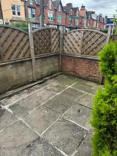 4 bedroom terraced house to rent, LS11