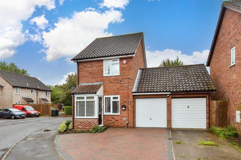 2 bedroom detached house for sale, Culter Field, Singleton, Ashford, Kent