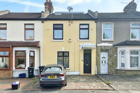 4 bedroom terraced house for sale, Eynsford Road, SEVEN KINGS, IG3