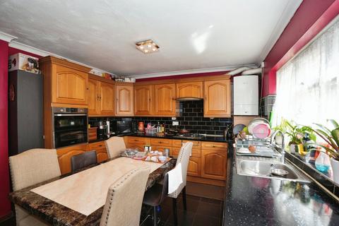 4 bedroom terraced house for sale, Eynsford Road, SEVEN KINGS, IG3