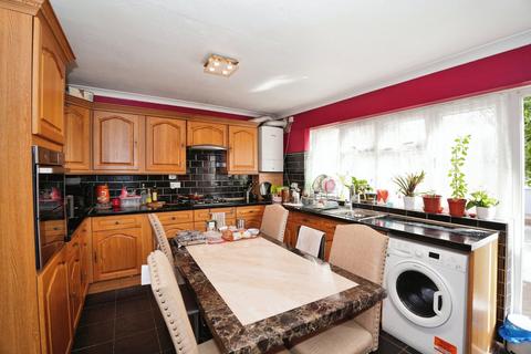 4 bedroom terraced house for sale, Eynsford Road, SEVEN KINGS, IG3