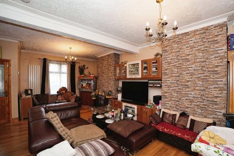 4 bedroom terraced house for sale, Eynsford Road, SEVEN KINGS, IG3