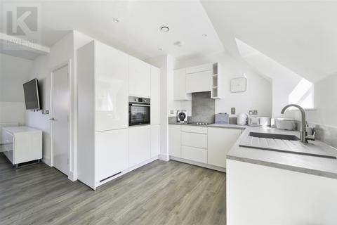 2 bedroom apartment for sale, Dover Road, Tadworth, KT20