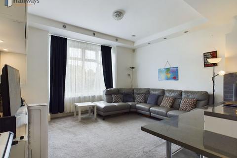 2 bedroom flat for sale, Croydon Road, Caterham CR3