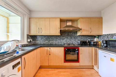 4 bedroom flat to rent, Ampthill Square, London NW1