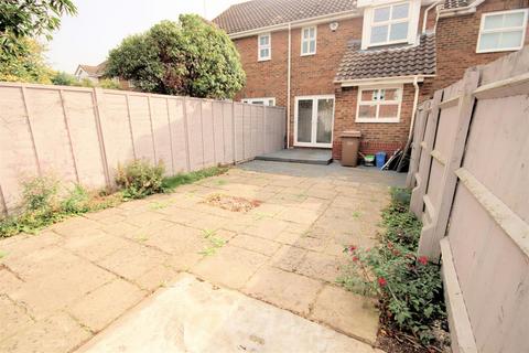 3 bedroom semi-detached house to rent, Edkins Close, Bushmead, Luton