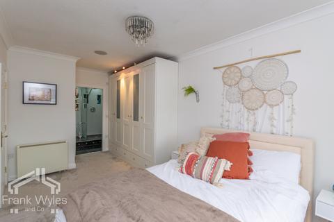 2 bedroom flat for sale, Blacksmith Row, Lytham St Annes, Lancashire