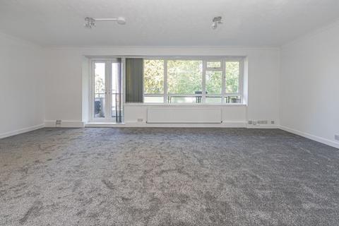 2 bedroom flat to rent, Chase Road, London N14