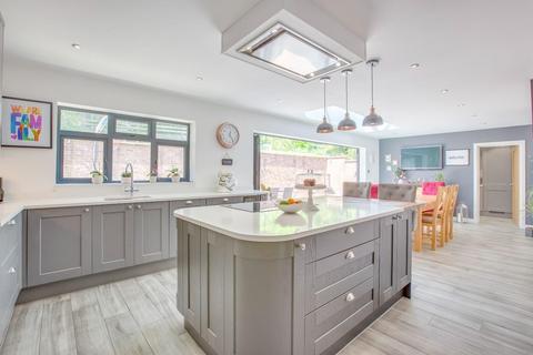 4 bedroom detached house for sale, Station Road, Amersham, Buckinghamshire, HP7 0AS