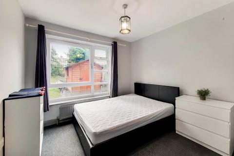 3 bedroom flat to rent, Lucas Street, Lewisham, London, SE8