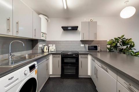 3 bedroom flat to rent, Lucas Street, Lewisham, London, SE8