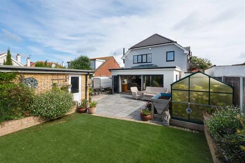 3 bedroom detached house for sale, Sea View Avenue, Birchington