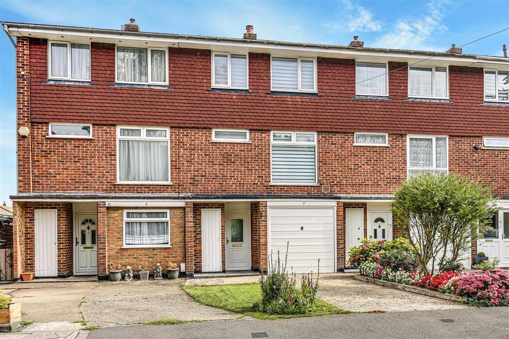 1.  7 Lunar Close, Biggin Hill, TN16 3 DY - 16 Phot