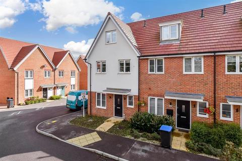 4 bedroom end of terrace house for sale, Edwin Street, Burgess Hill, West Sussex