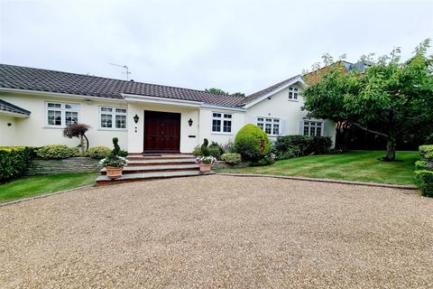 4 bedroom detached bungalow for sale, Ridgemount Gardens, Enfield