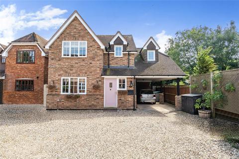 3 bedroom detached house for sale, Lovegrove Gardens, The Common, Silchester, RG7