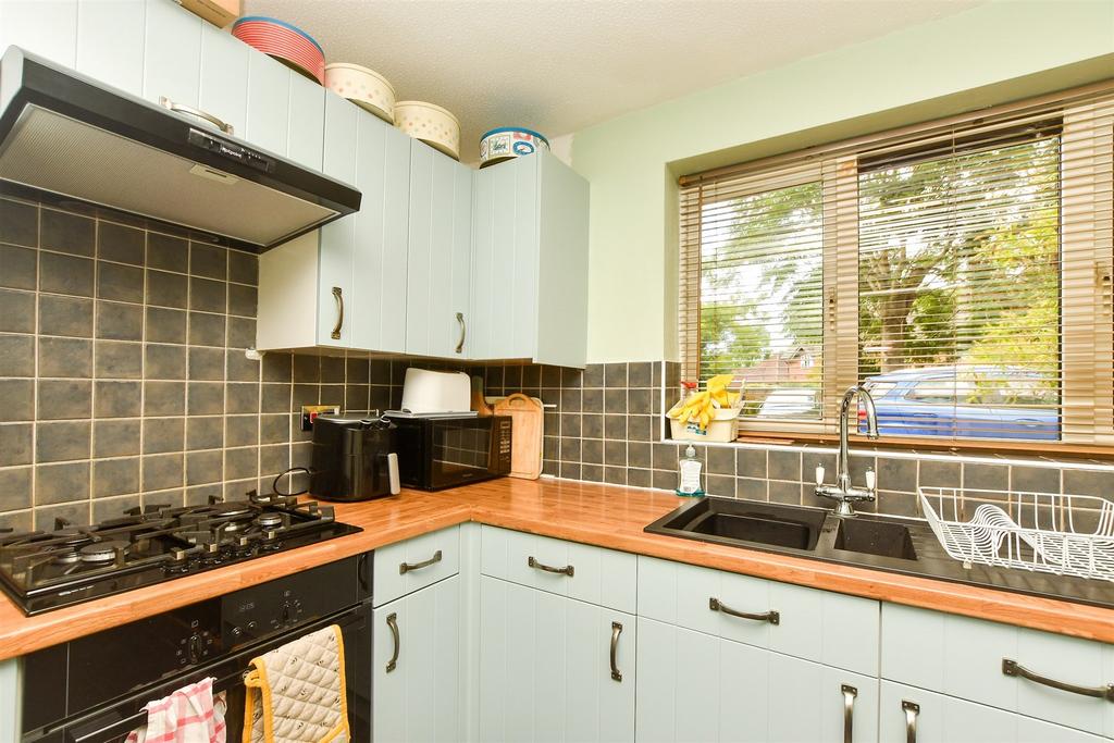 Pipers Field, Ridgewood, Uckfield... 2 bed end of terrace house for