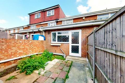 2 bedroom terraced house to rent, Cleave Avenue, Hayes UB3