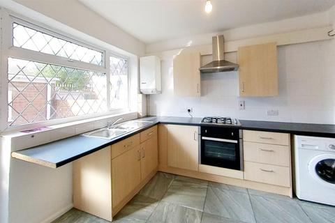 2 bedroom terraced house to rent, Cleave Avenue, Hayes UB3