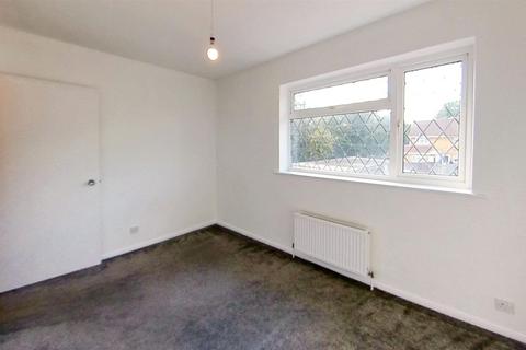 2 bedroom terraced house to rent, Cleave Avenue, Hayes UB3