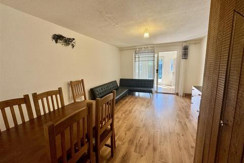 2 bedroom semi-detached house to rent, Lapponum Walk, Hayes