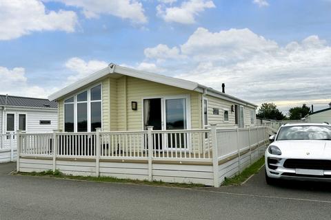 3 bedroom mobile home for sale, Steeple Bay Holiday Park, Steeple Bay