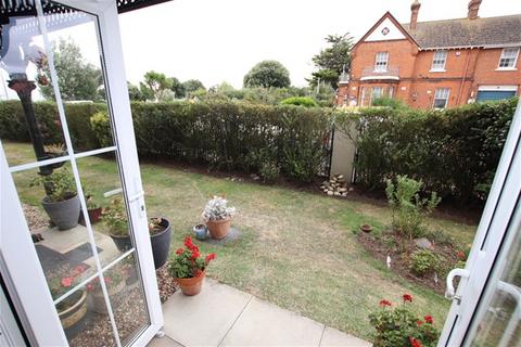 2 bedroom flat for sale, Marine Parade West, Clacton on Sea