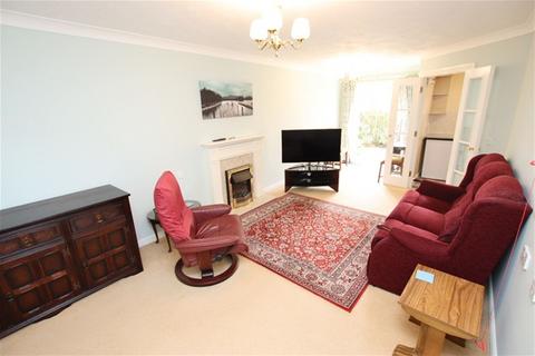 2 bedroom flat for sale, Marine Parade West, Clacton on Sea