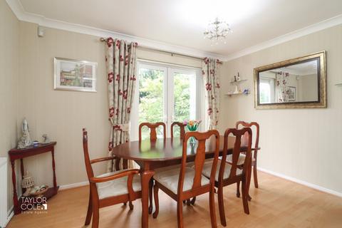 41 Arkle, Dosthill, Tamworth, B77 1NE