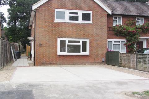 2 bedroom ground floor maisonette to rent, Balmoral Drive, Woking GU22