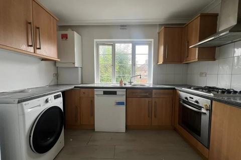 2 bedroom flat to rent, Swan Road, West Drayton